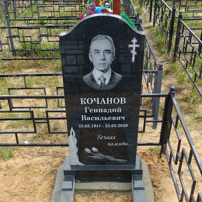 Памятник со свечой из гранита 10706