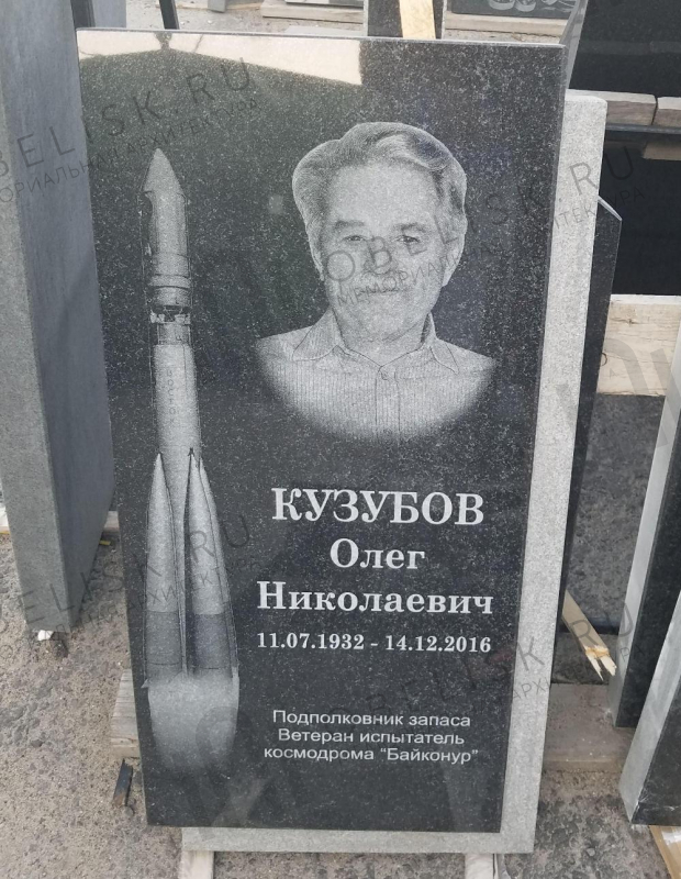 Памятник военному образец